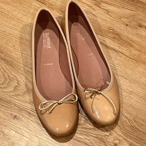 Brand new - all leather- summit flats Sz 39